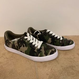 Nine West camo shoes
